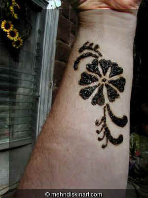 Henna Arm