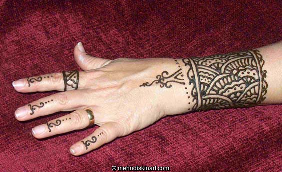 black henna tattoo. Henna Tattoo Wrist